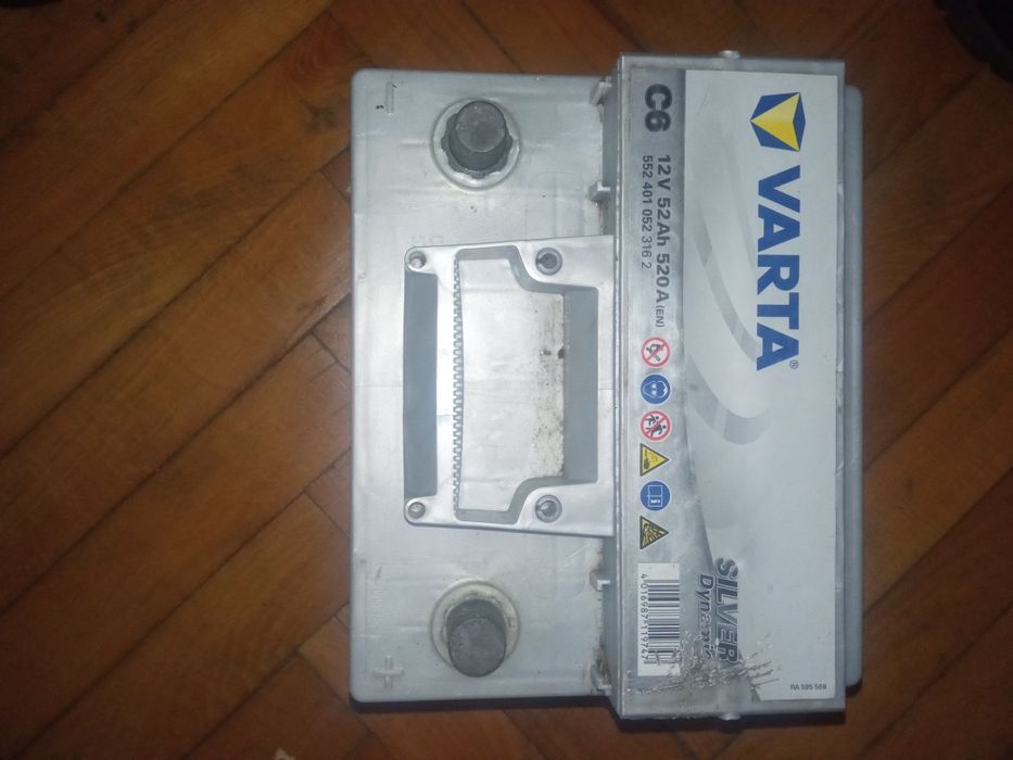 Vând două cauciucuri cu jante