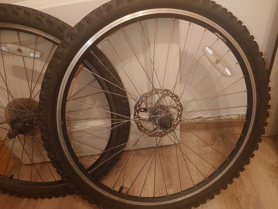 Roti bicicleta 26*1.95 cu disc de frana si pinioane