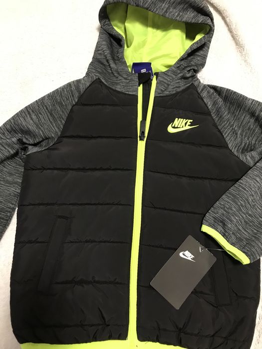 Продавам зимно яке за момче NIKE