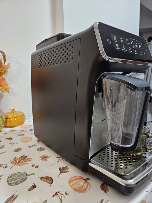 Espressor automat Philips Seria 3200 LatteGo negru-argintiu