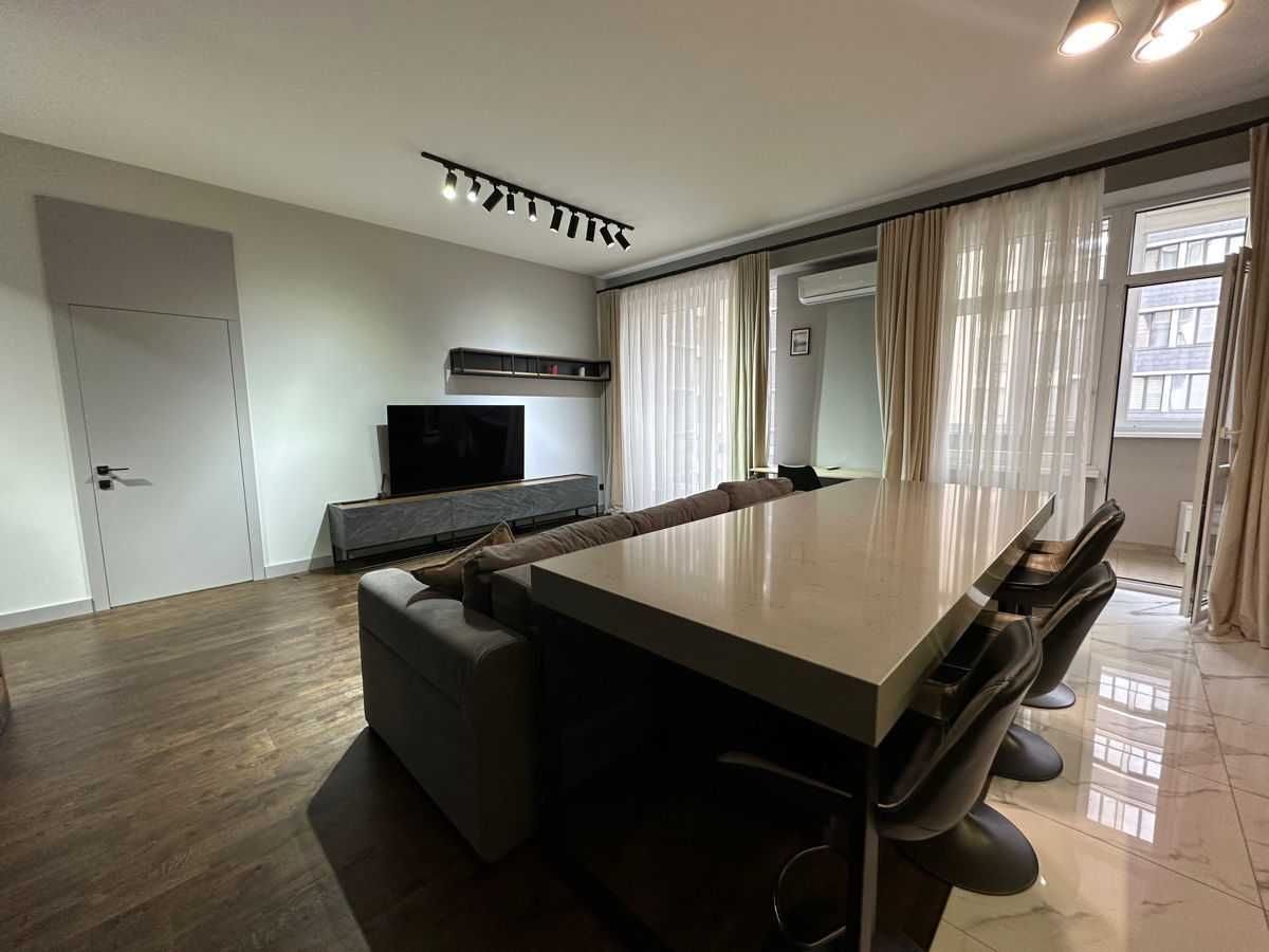 Дава се под наем Двустаен апартамент в София, Център - 74 кв.м за 500 € - Снимка #2