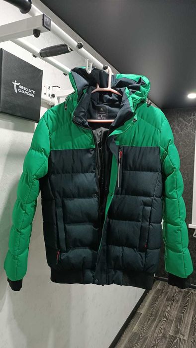 Продам куртку мужскую зимнюю