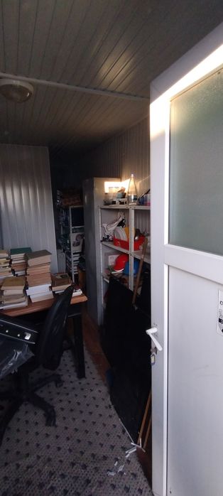 Vând container tip CFR capitonat cu instalație electrica