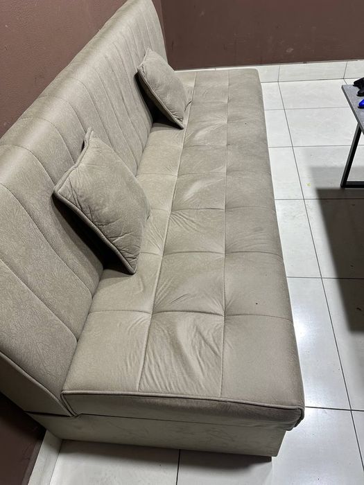 Divan yumshoq mebel