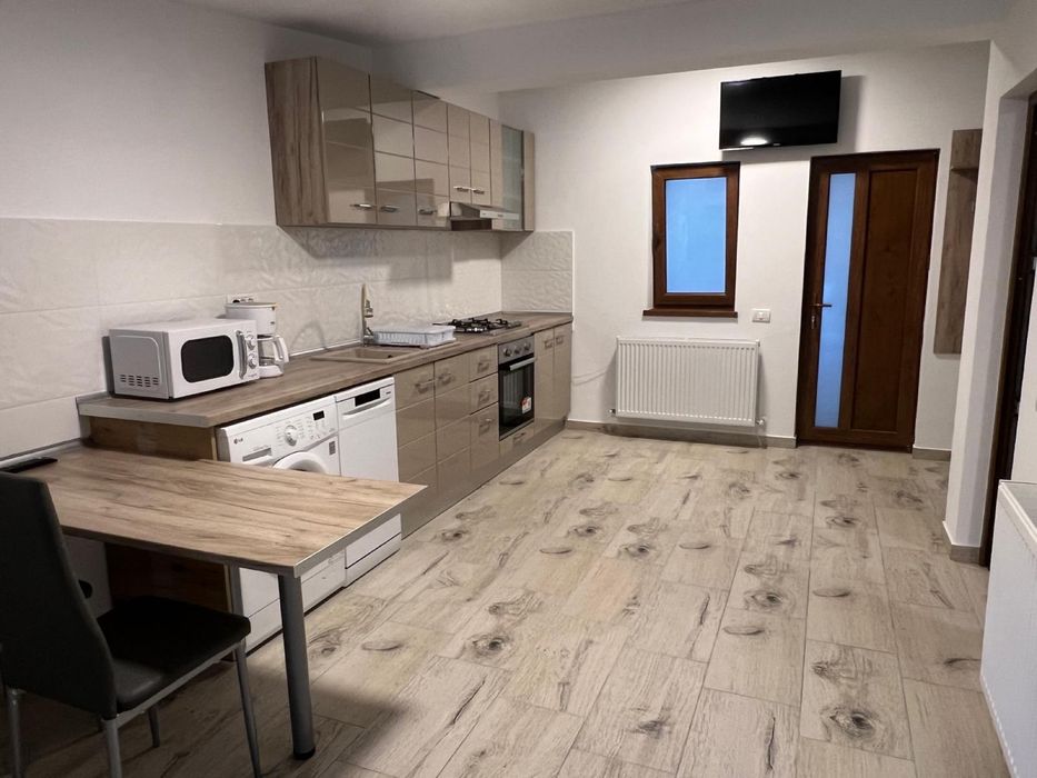 Inchiriez garsoniera Rm Valcea