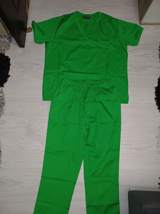 Vand uniforma medicala de dama