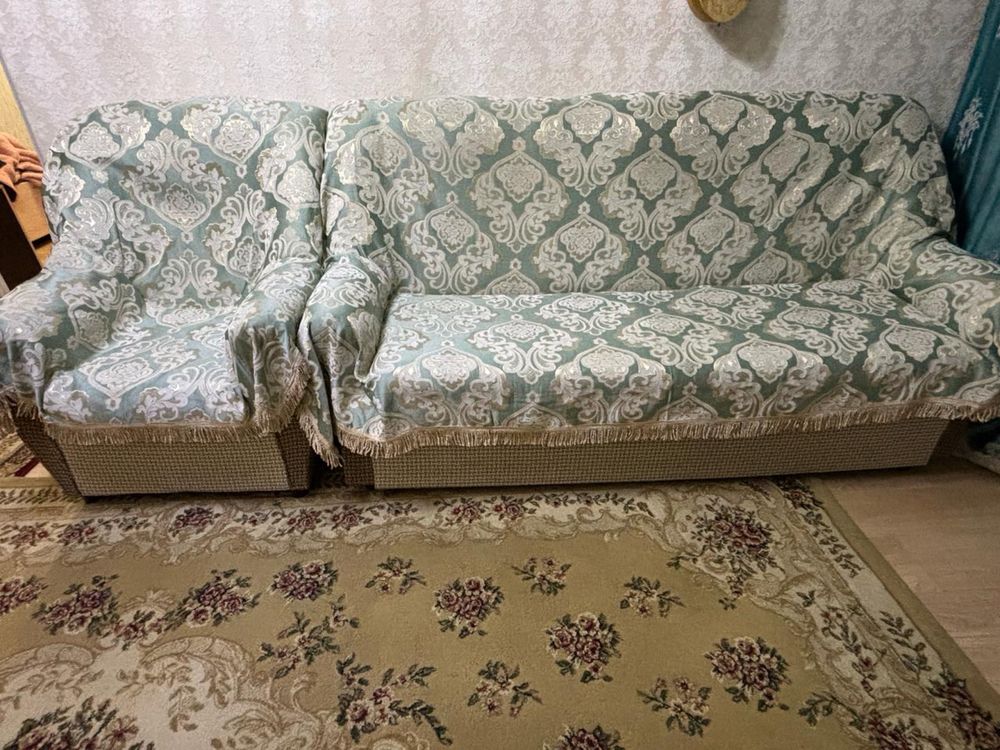 Продаю диван с креслами