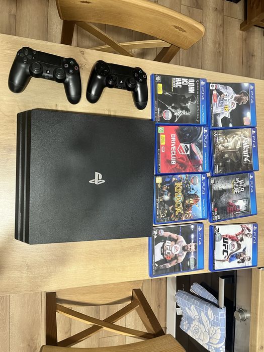 Playstation 4 Pro в хорошем состоянии