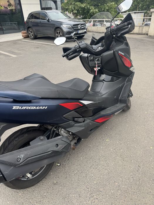Scuter Suzukiburgman 400