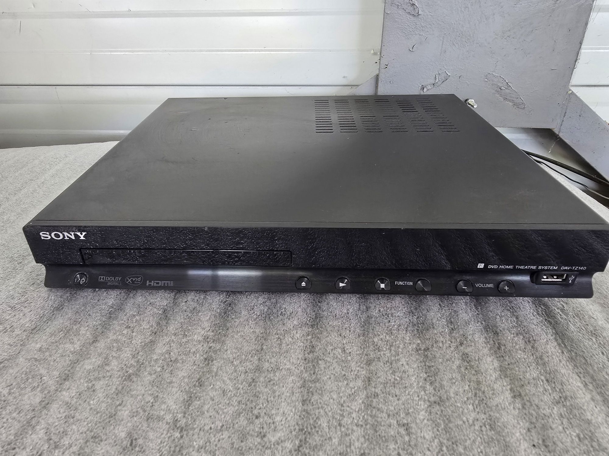 Система за домашно кино Sony DAV-TZ140