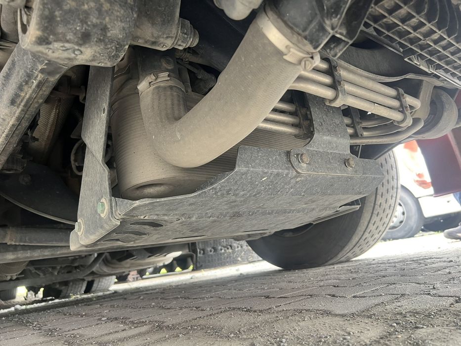 Защитна метална  кора за Man TGX под охладителя