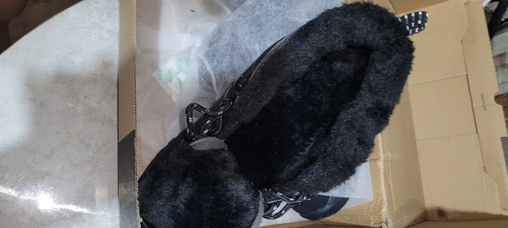 Продам зимние кроссовки мужские.