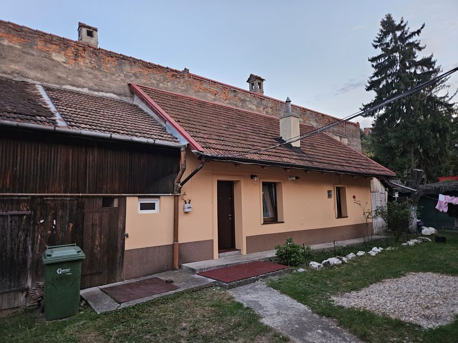 Închiriez garsonieră la casă