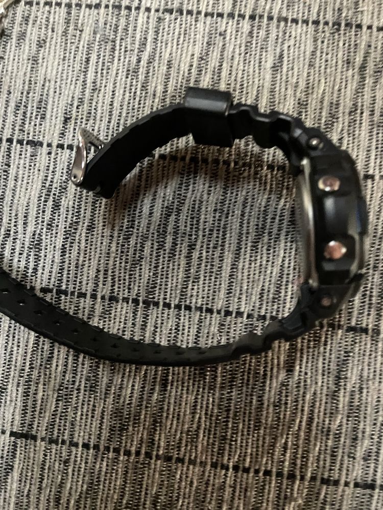 Часовник G shock