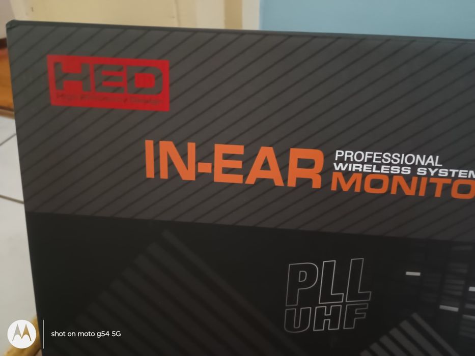 Пълен сет безжична In-Ear мониторна система HED,,с твърд кейс Wiem-252
