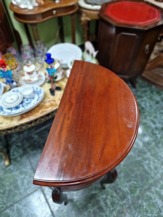 Уникална антикварна английска конзолна масичка