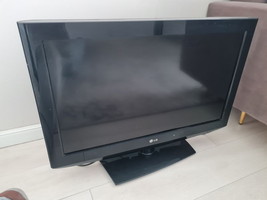 Телевизор LG в отличном состояние