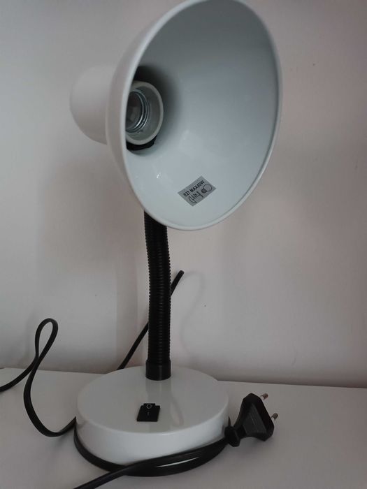 НОВО! Настолна лампа за бюро в бяло