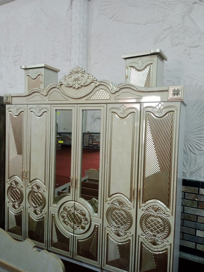 Тозо ишлатилмаган комплект мебель