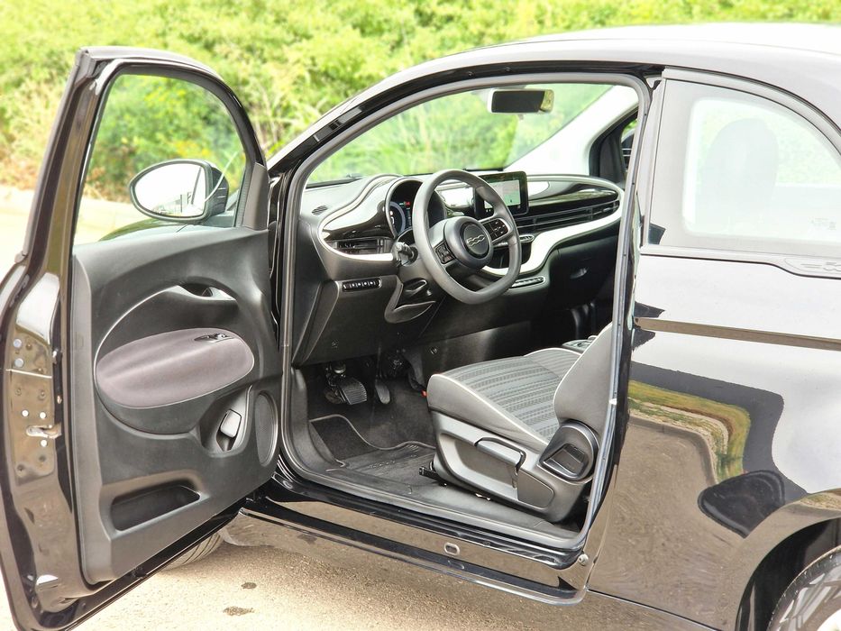 Fiat 500E Action