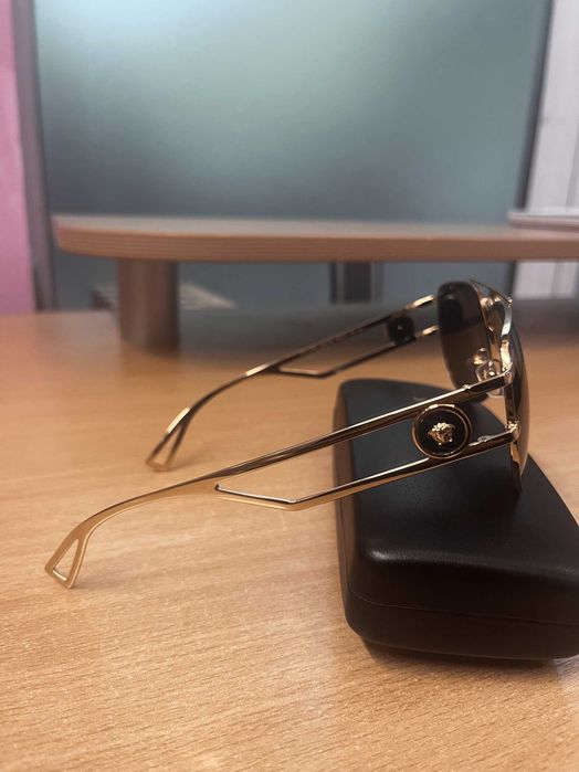 VERSACE VE2225 1002/87 – оригинални слънчеви очила