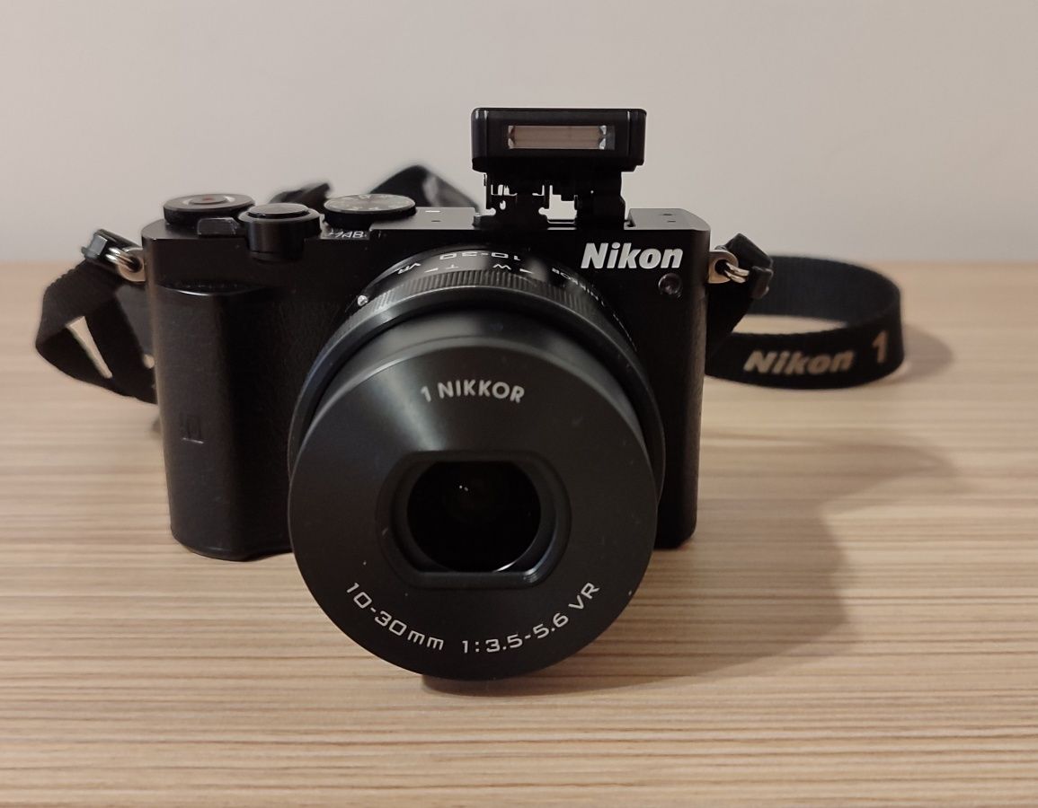Nikon 1 J5 Kit 10-30mm VR PD-Zoom