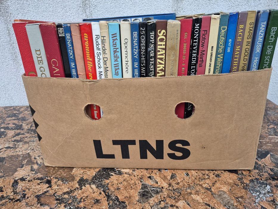 Vând Lot Discuri Vinil 100LP,muzica Clasică mixta 

- Clasică 

- In