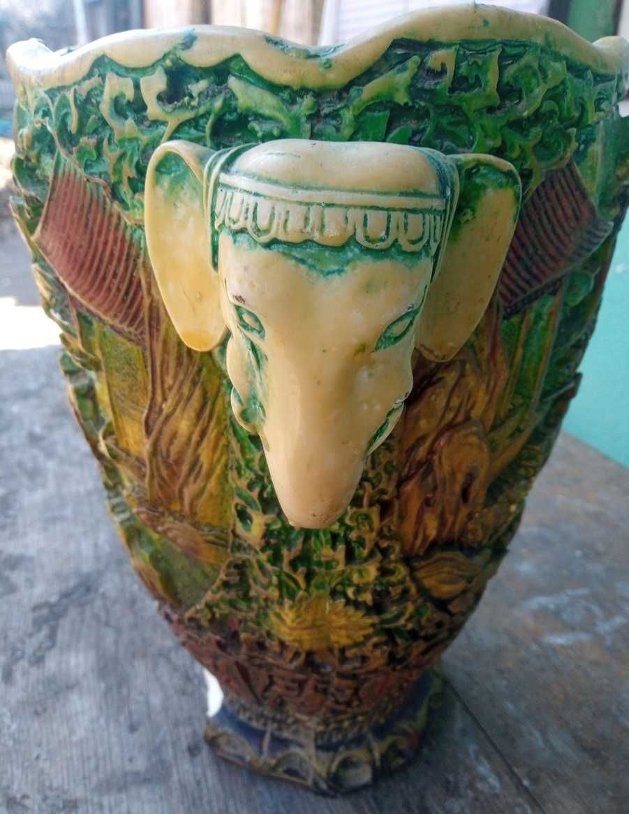 Vaza ceramica veche sculptata si pictata