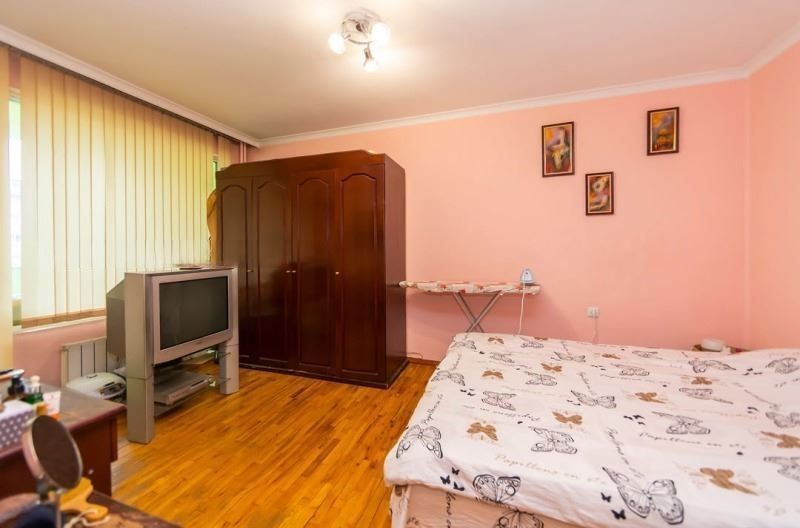 Продава се Тристаен апартамент в София, Гео Милев - 135 кв.м за 3482 €/кв.м - Снимка #9