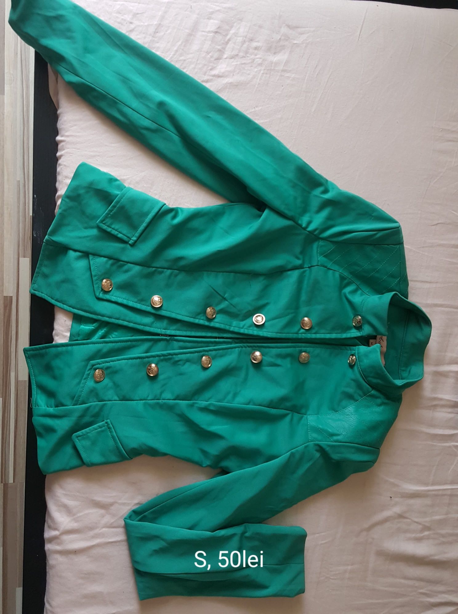 Costum de dama de culoare verde