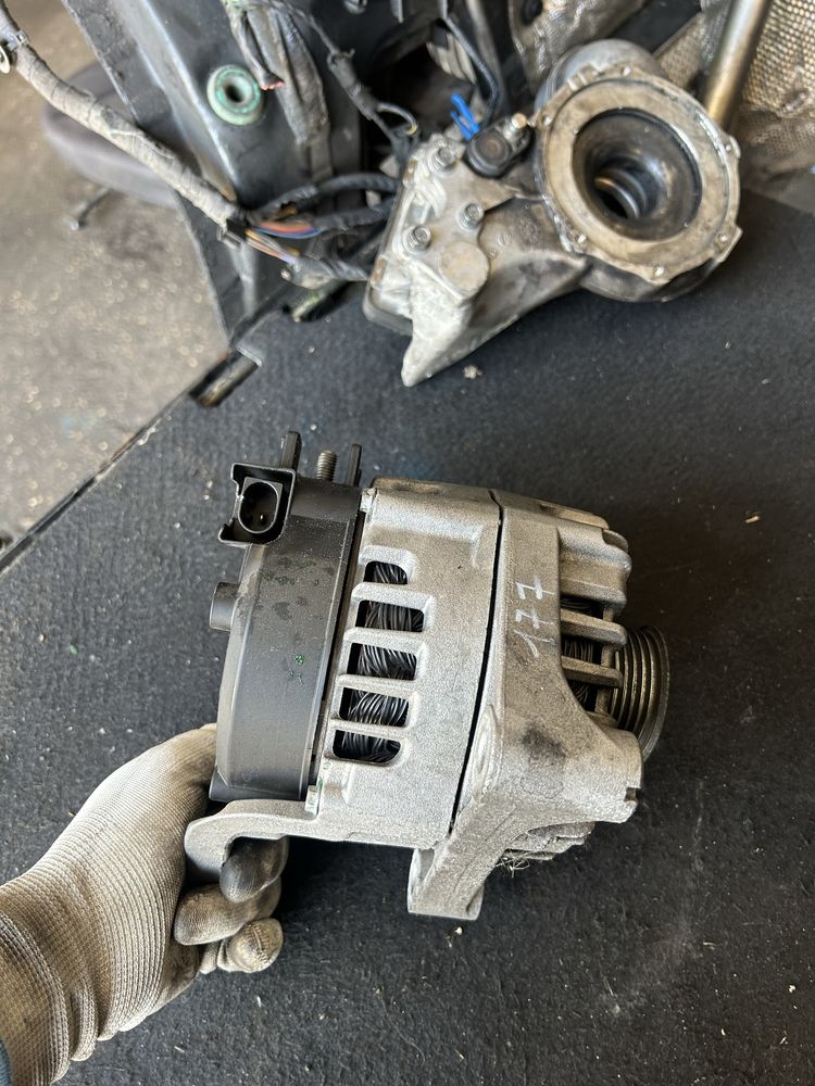 Нов генератор (алтернатор BMW E90 E91 E92 E87 n47d20 318/320d  143/177