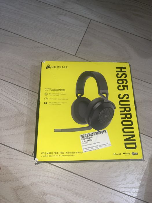 Casti model Corsair HS65 Surround