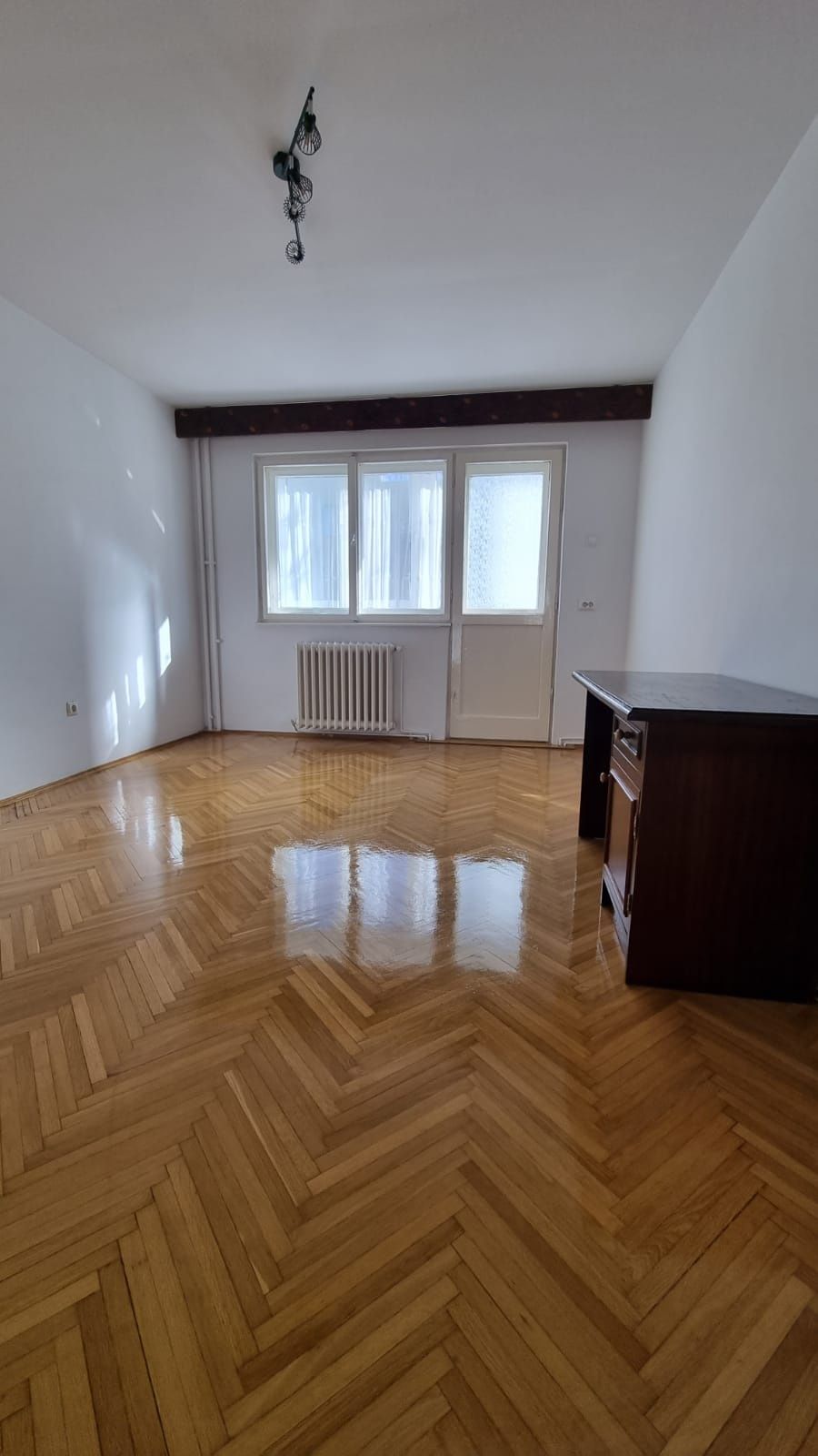 Dau în chirie apartament 2 camere cu panoramă, zona verde, decomandat!