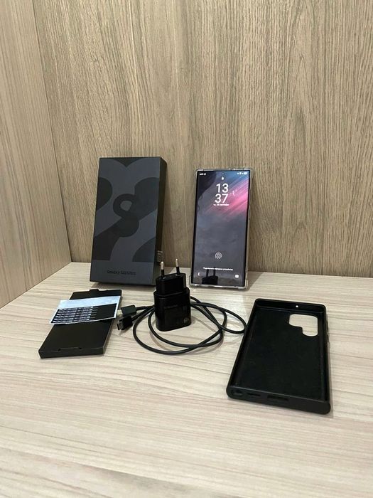Продам мощный Samsung S22 Ultra полный комплект