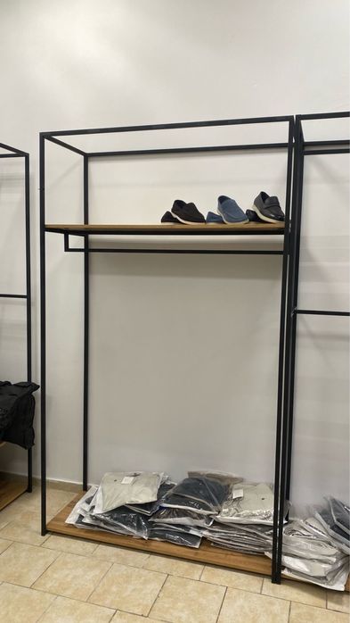 Стеллажи для торговли вещей