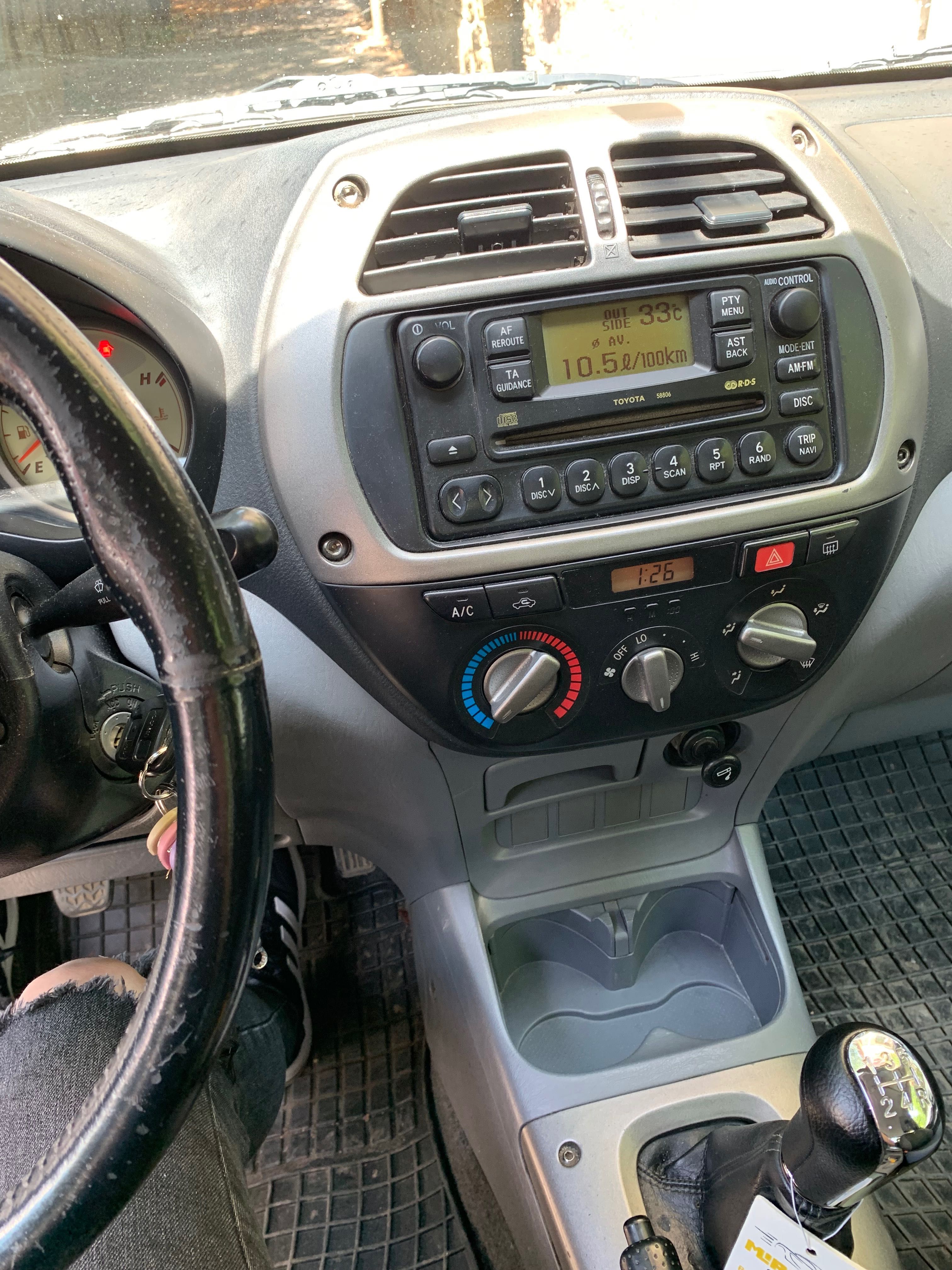 Продавам Тойота Rav4