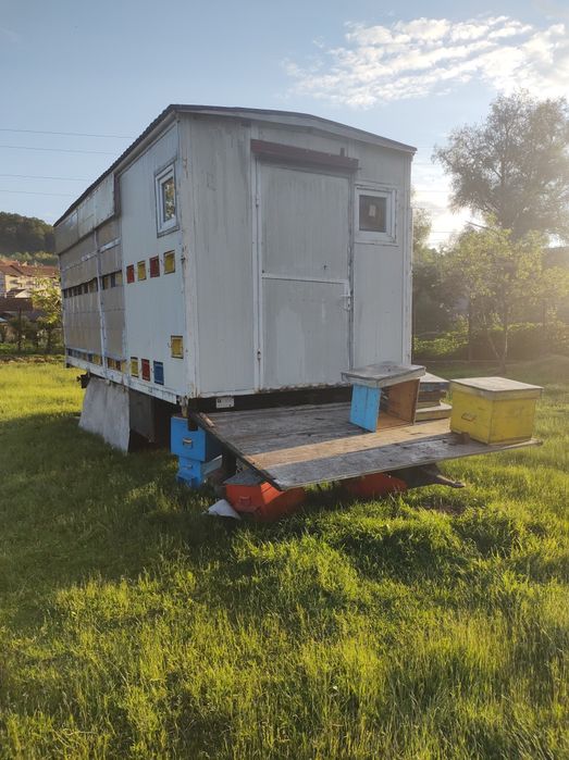 Vând remorca cu 2 axe tandem, neomologata apicol, stare foarte buna