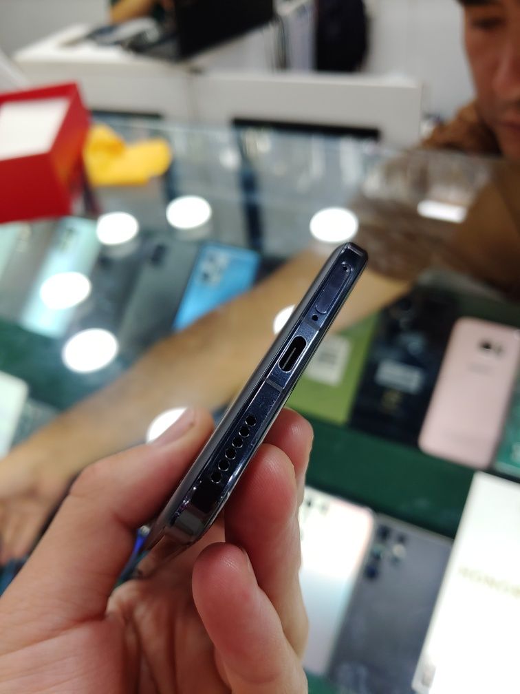 Honor Magic 6 12/256 gb sotiladi