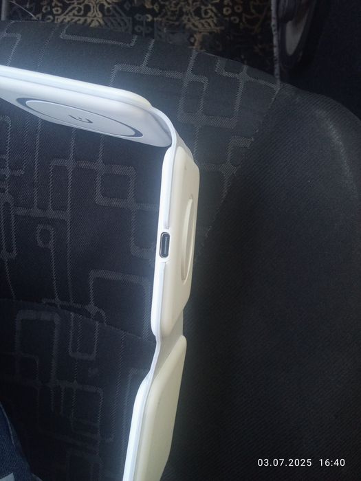 Magnetic wireless charger