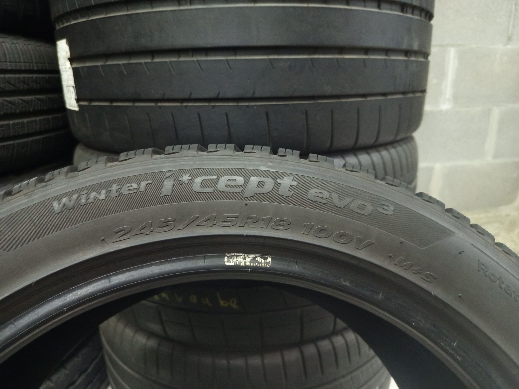 Hankook 245/45/18-4бр 8.0мм дот 2623