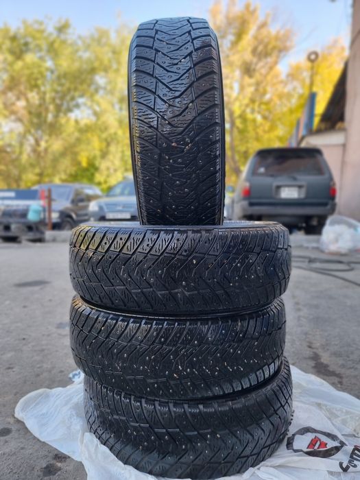 Комплект зимних шин 205/60/16