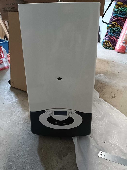 Centrala pe gaz ariston genius 28kv plus piese de rezervă