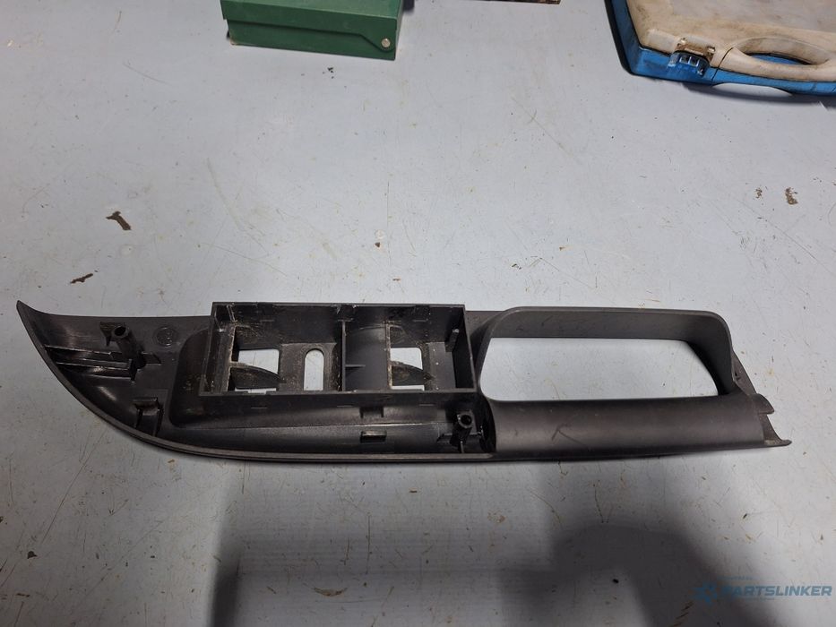 Maner interior portiera fata stanga SKODA OCTAVIA 1Z3 2004 - 20131.9 T