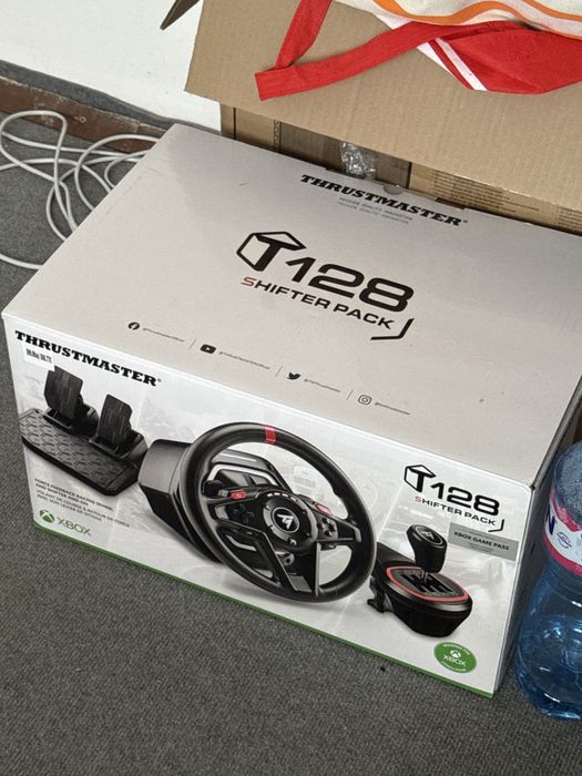Thrustmaster t128 с педали и скоростен лост гаранция 2 години още