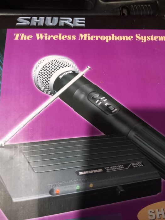 Scot la vânzare două microfoane wireless în stare foarte bună