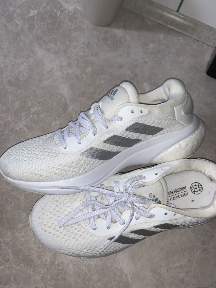 Adidasi Adidas marimea 40