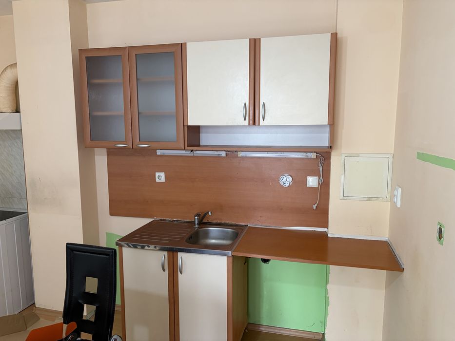 Кухненски шкафове с мивка, плот и смесител