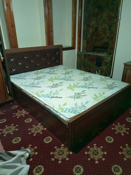 Спальня гарнитура сотилади