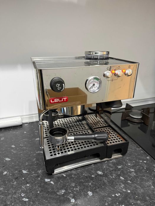 Vand Espressor Lelit PL 42 cu rasnita integrata DEFECT