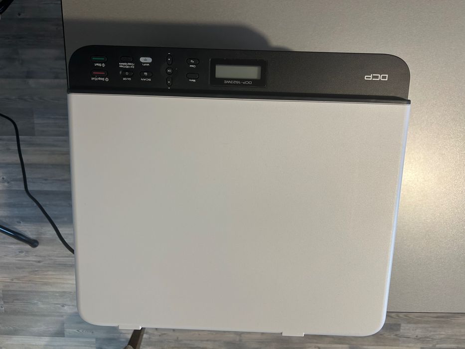 Продавам мултифункционално устройство Brother DCP-1623W